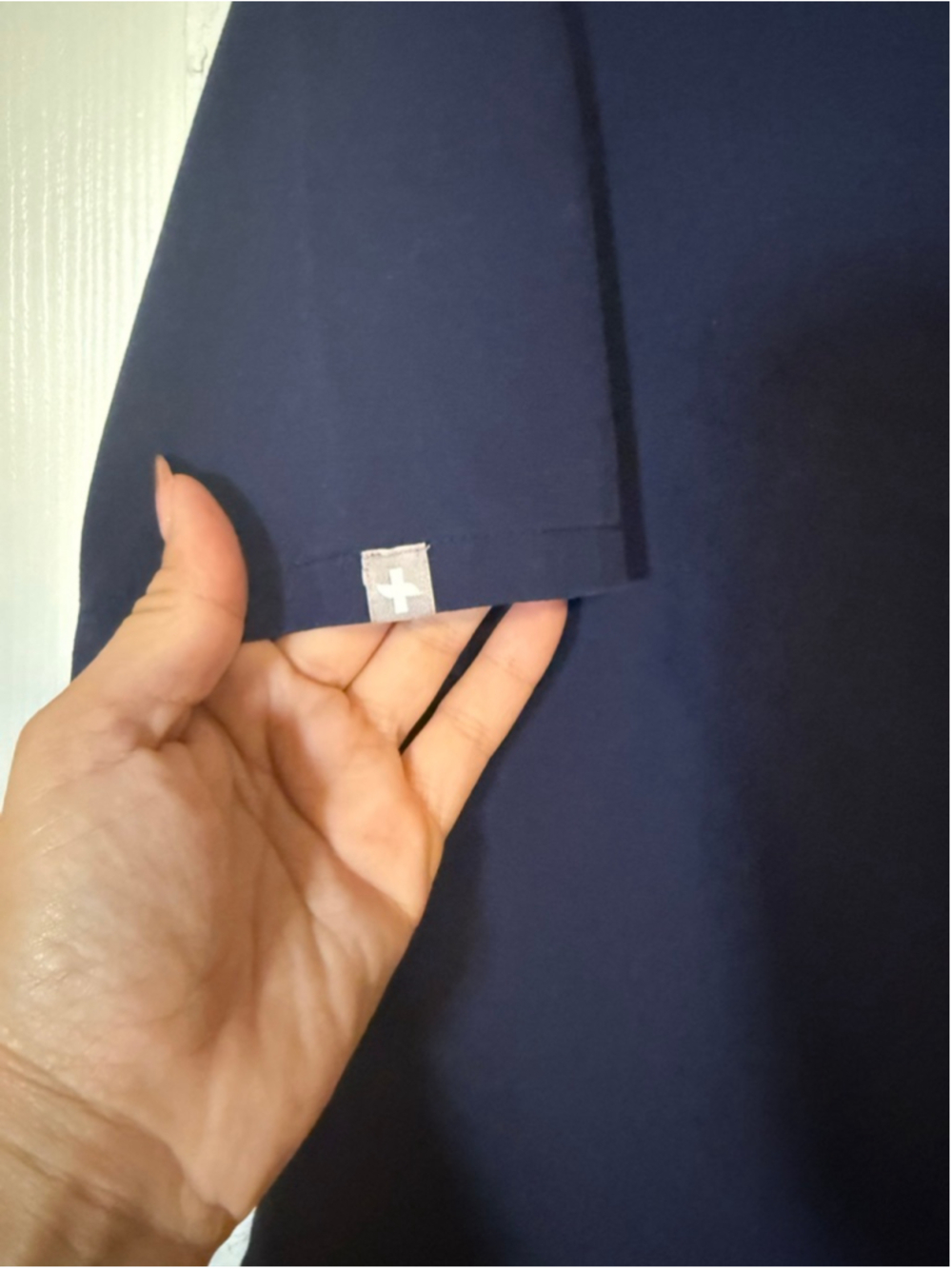 Preowned, FIGS Catarina One-Pocket Scrub Top in Navy, small - Picture 4 of 6